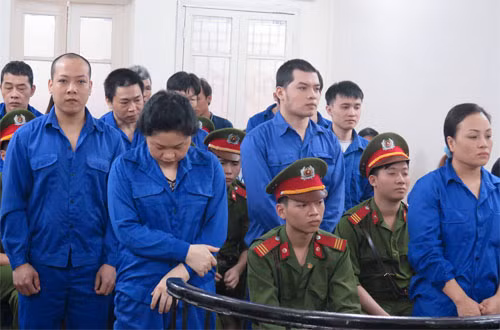  Các bị cáo tại phiên tòa sơ thẩm.