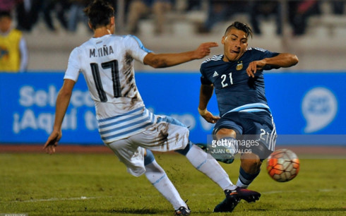 Marcelo Torres (bên phải) là tiền đạo đáng sợ nhất của U20 Argentina. Marcelo Torres (bên phải) là tiền đạo đáng sợ nhất của U20 Argentina.