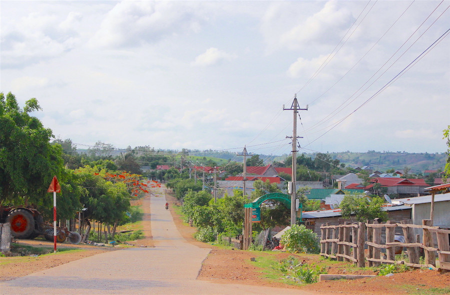 Bộ mặt nông thôn của huyện Kông Chro đã có nhiều khởi sắc. Ảnh: Hồng Thi