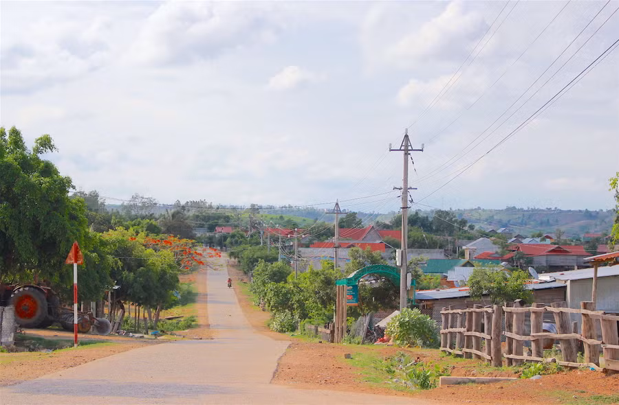 Bộ mặt nông thôn của huyện Kông Chro đã có nhiều khởi sắc. Ảnh: Hồng Thi Bộ mặt nông thôn của huyện Kông Chro đã có nhiều khởi sắc. Ảnh: Hồng Thi