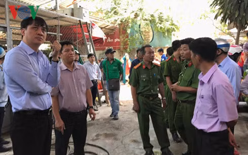 Quá trình khám nghiệm phát hiện hàng chục bình ga mi ni. Quá trình khám nghiệm phát hiện hàng chục bình ga mi ni.