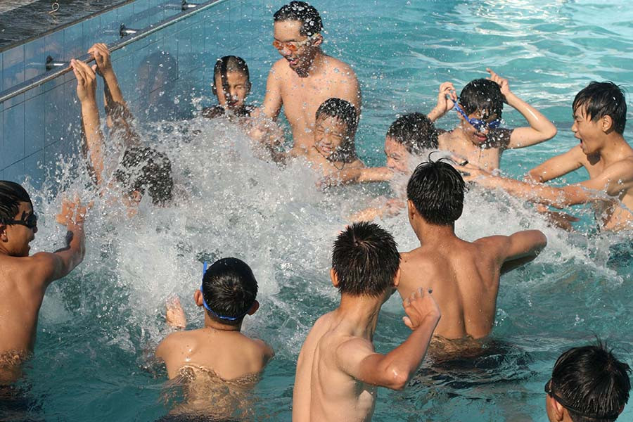 Học sinh tại hồ bơi Kiên Cường. Ảnh: M.V Học sinh tại hồ bơi Kiên Cường. Ảnh: M.V