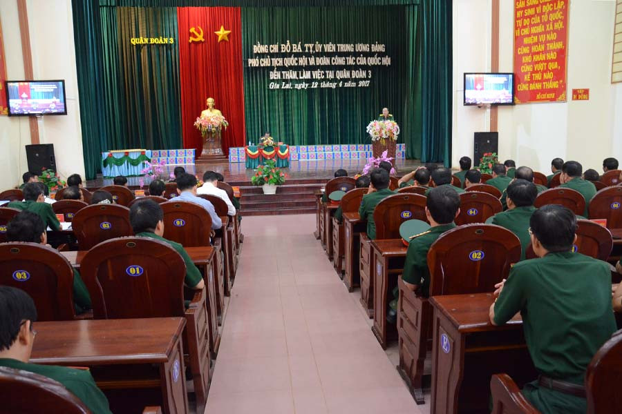 Làm việc với Bộ Tư lệnh Quân đoàn 3. Ảnh: V.H Làm việc với Bộ Tư lệnh Quân đoàn 3. Ảnh: V.H