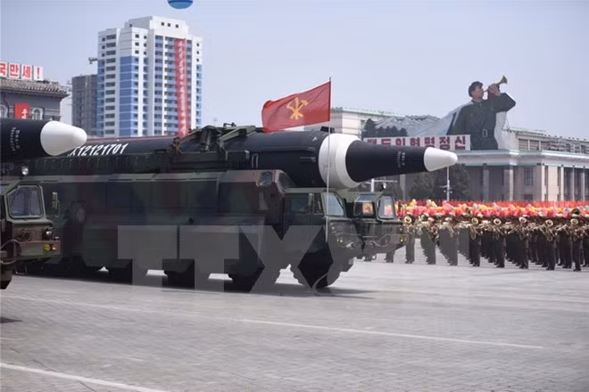 Một loại tên lửa được Triều Tiên trưng bày tại lễ diễu binh kỷ niệm 105 năm ngày sinh cố Chủ tịch Kim Nhật Thành ở Bình Nhưỡng.