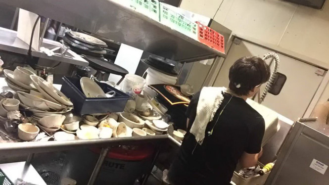 Nhiều sinh viên gốc Việt phải làm việc cực nhọc với đồng lương thấp so với quy định Nhiều sinh viên gốc Việt phải làm việc cực nhọc với đồng lương thấp so với quy định