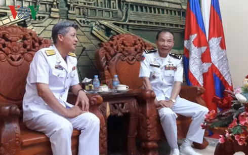 Tư lệnh Hải quân Vùng 5 và Chỉ huy trưởng Căn cứ biển Hải quân Hoàng gia Campuchia