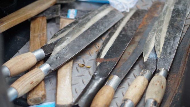 Nhiều hung khí nguy hiểm bị thu giữ - Ảnh: CTV.