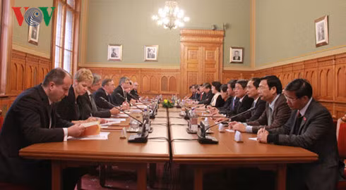 Cuộc hội đàm giữa hai bên.