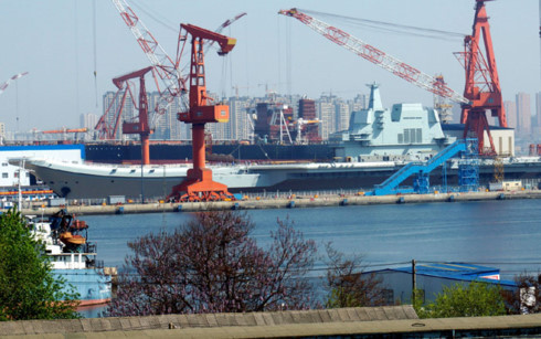 Tàu sân bay tự chế của Trung Quốc ở Đại Liên. Tàu sân bay tự chế của Trung Quốc ở Đại Liên.