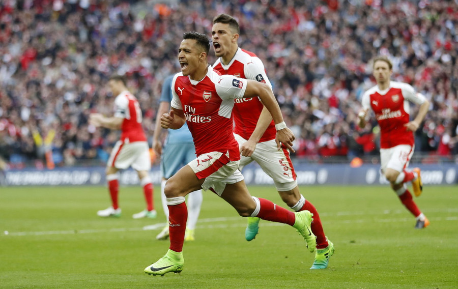 Niềm vui của Sanchez sau khi nâng tỷ số lên 2-1 cho Arsenal. Ảnh: REUTERS Niềm vui của Sanchez sau khi nâng tỉ số lên 2-1 cho Arsenal. Ảnh: REUTERS