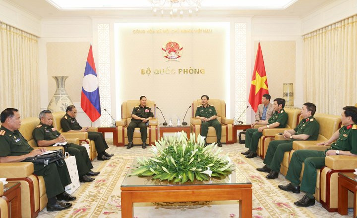 Trung tướng Phan Văn Giang và Thiếu tướng Khamlieng tại buổi tiếp.