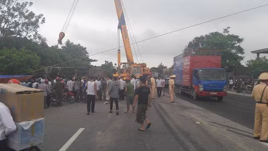 Hiện trường vụ tai nạn thảm khốc khiến 2 ông bà tử vong, người cháu bị thương Hiện trường vụ tai nạn thảm khốc khiến 2 ông bà tử vong, người cháu bị thương