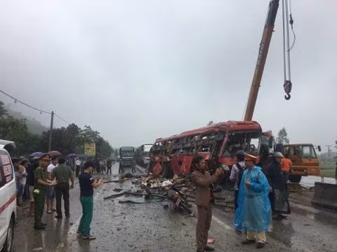 Công an khám nghiệm hiện trường