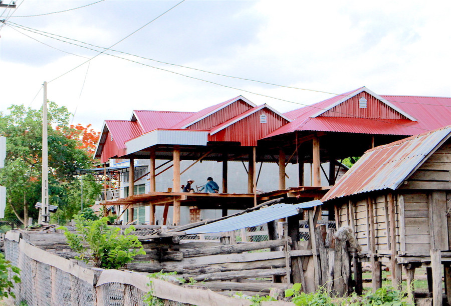 Đời sống nhân dân, nhất là đồng bào dân tộc thiểu số được cải thiện về vật chất lẫn tinh thần. Ảnh: Hồng Thi