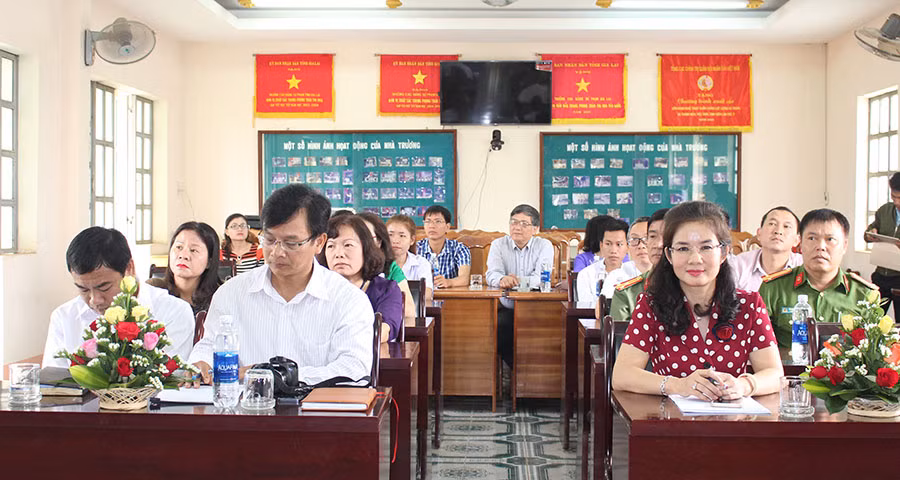 Các đại biểu tham gia lớp khai giảng. Ảnh: N.G