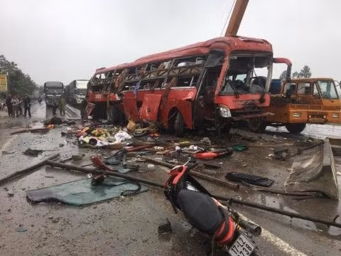 Một chiếc xe máy tại hiện trường tai nạn