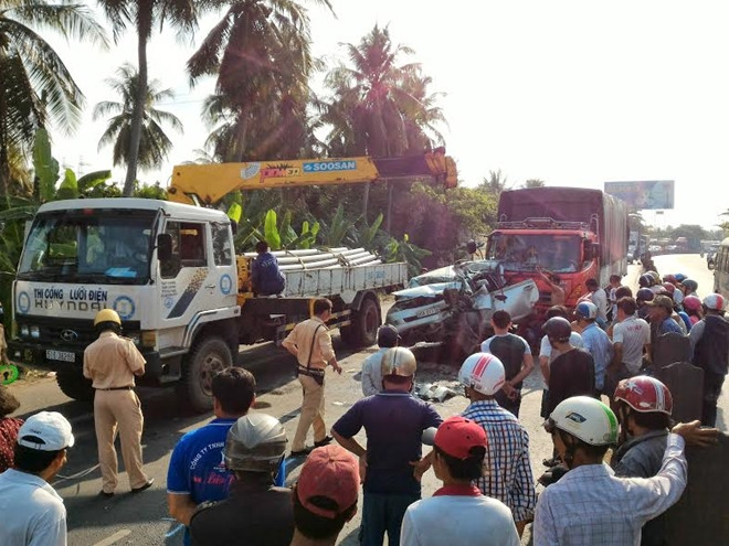 Vụ tai nạn làm giao thông trên quốc lộ 1A theo hướng TP. Hồ Chí Minh về miền Tây bị ùn ứ kéo dài nhiều km. 3