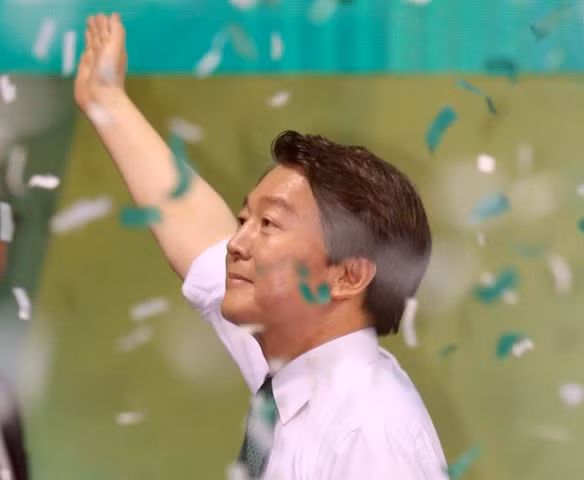 Ứng cử viên tổng thống Ahn Cheol-soo.