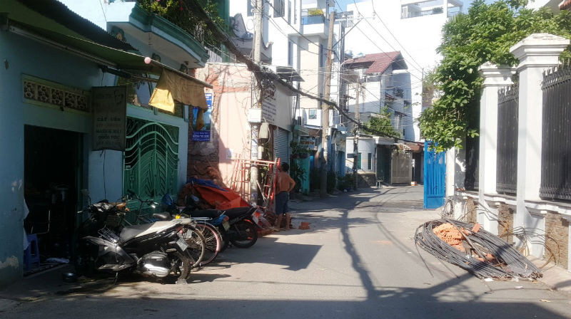 Hiện trường con hẻm, nơi người chồng trẻ truy sát vợ rồi phóng hỏa tự thiêu Hiện trường con hẻm, nơi người chồng trẻ truy sát vợ rồi phóng hỏa tự thiêu