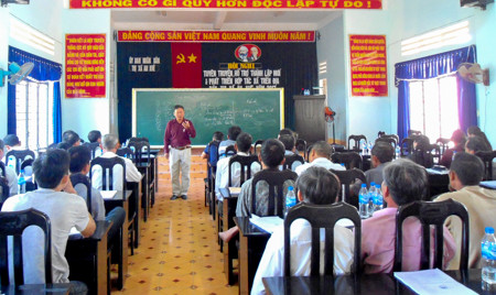 Quang cảnh buổi tuyên truyền. Ảnh: Hồng Thi Quang cảnh buổi tuyên truyền. Ảnh: Hồng Thi