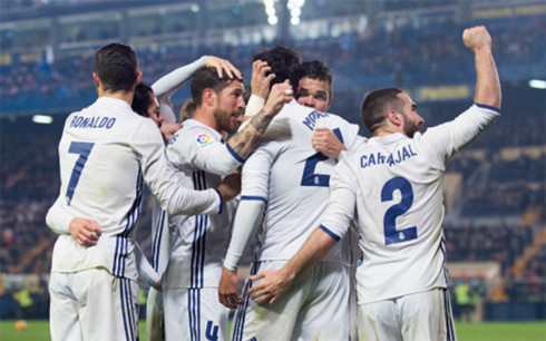 Real buộc phải giành chiến thắng trước Valencia.