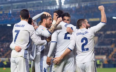 Real buộc phải giành chiến thắng trước Valencia.