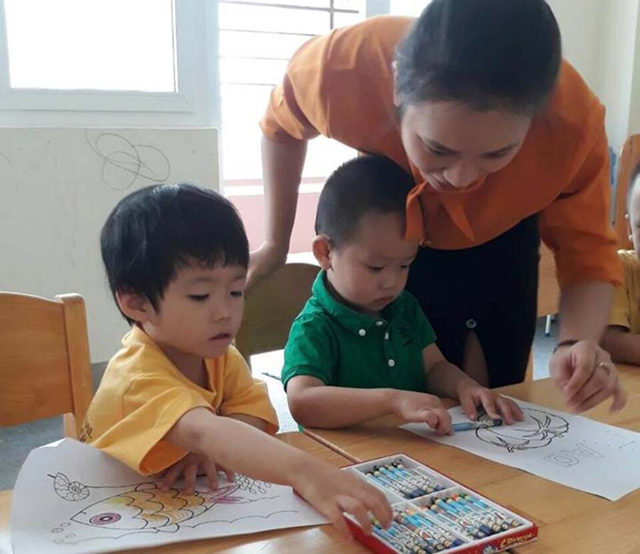  Các bé tham gia học lớp Tiếng anh ở lớp mầm non quốc tế song ngữ. Ảnh: Bảo Lam