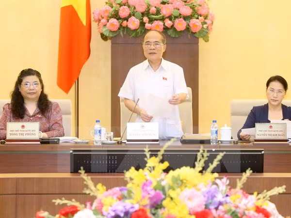 Chủ tịch Quốc hội Nguyễn Sinh Hùng phát biểu khai mạc phiên họp.