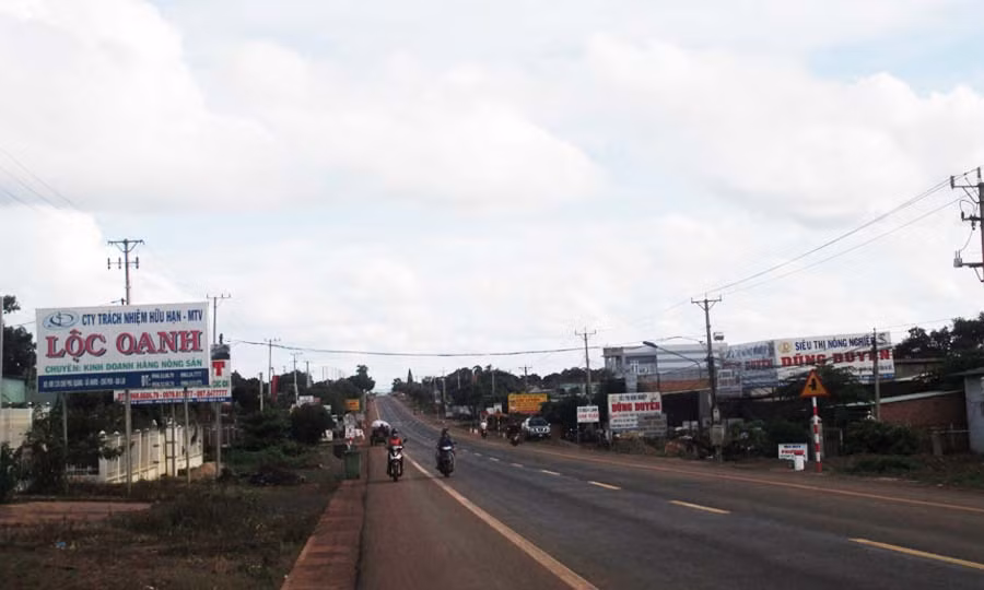 Một số doanh nghiệp, hộ kinh doanh nợ thuế do làm ăn thua lỗ, bỏ địa chỉ kinh doanh dẫn đến khó truy thu. Ảnh: Quang Tấn