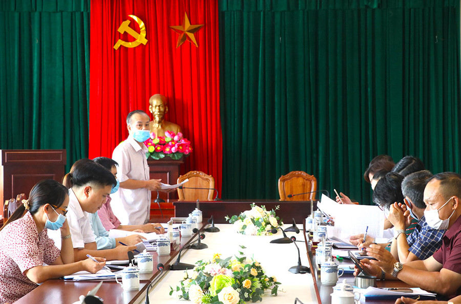  Chủ tịch UBND thị xã An Khê Nguyễn Hùng Vỹ báo cáo tại buổi giám sát. Ảnh: Ngọc Minh