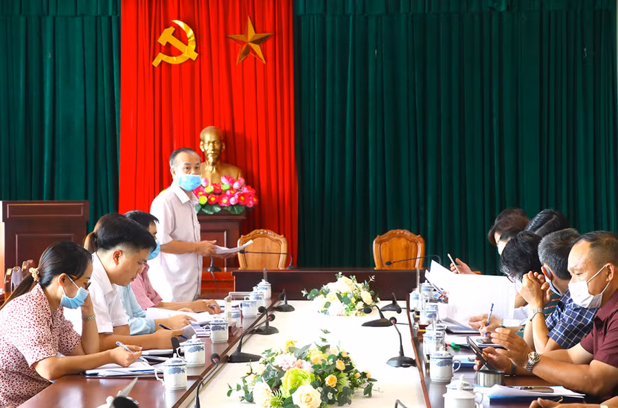  Chủ tịch UBND thị xã An Khê Nguyễn Hùng Vỹ báo cáo tại buổi giám sát. Ảnh: Ngọc Minh