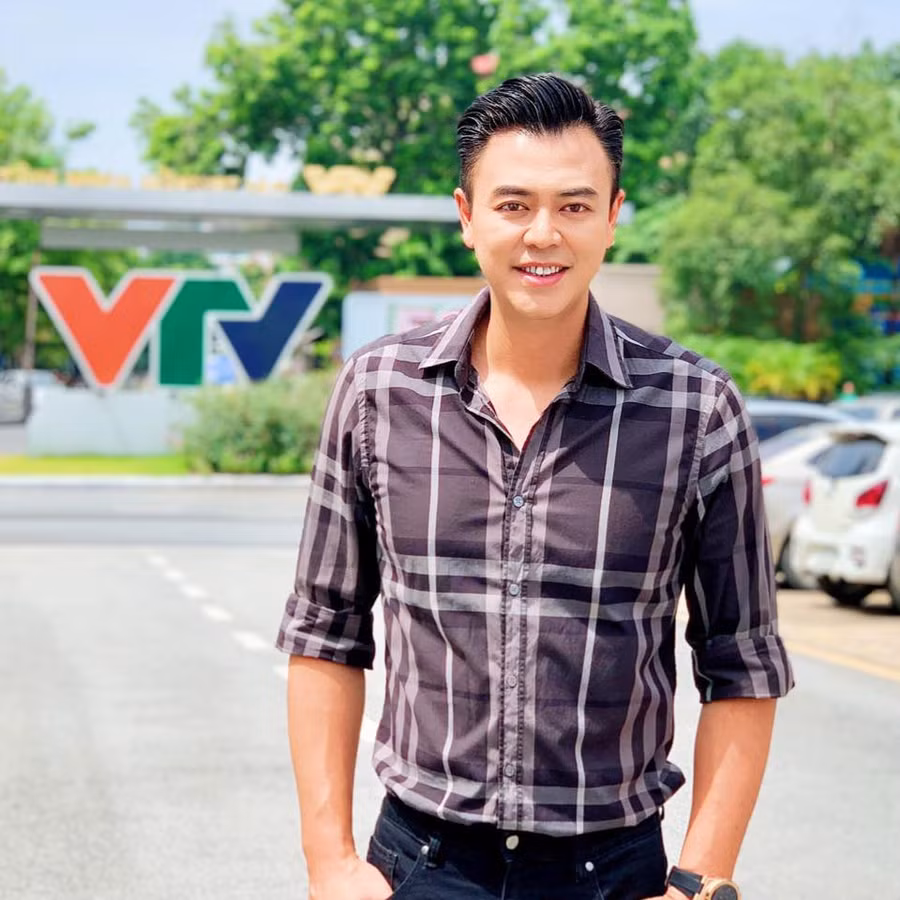 Sau thời gian dài vắng bóng, nam diễn viên trở lại và góp mặt trong nhiều dự án phim truyền hình ăn khách được khán giả yêu mến. ẢNH: FBNV