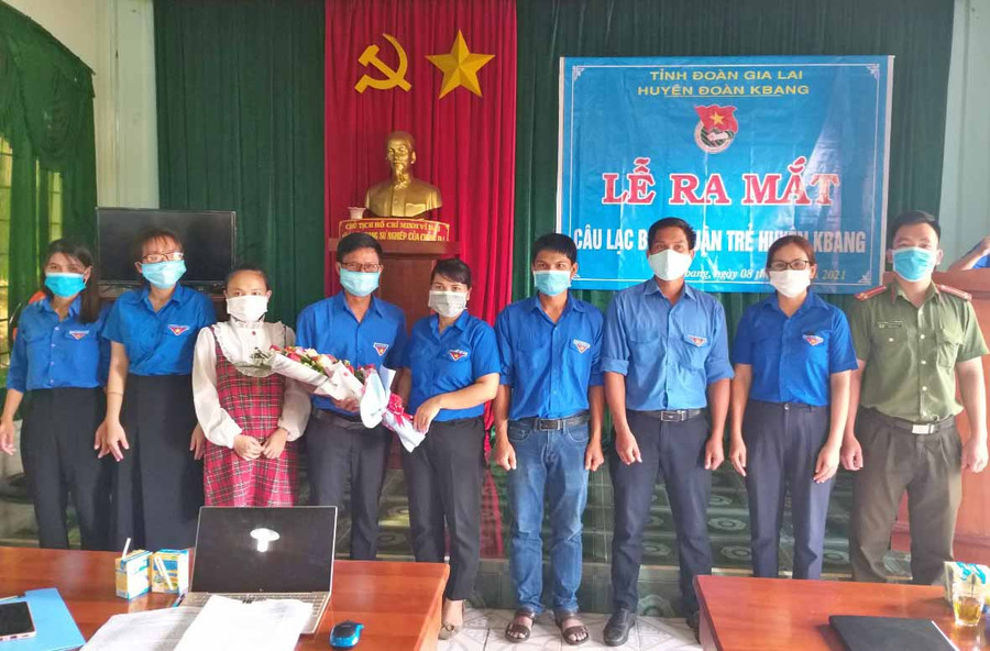 Ra mắt Câu lạc bộ Lý luận trẻ huyện Kbang. Ảnh: Minh Ngân Ra mắt Câu lạc bộ Lý luận trẻ. Ảnh: Minh Ngân