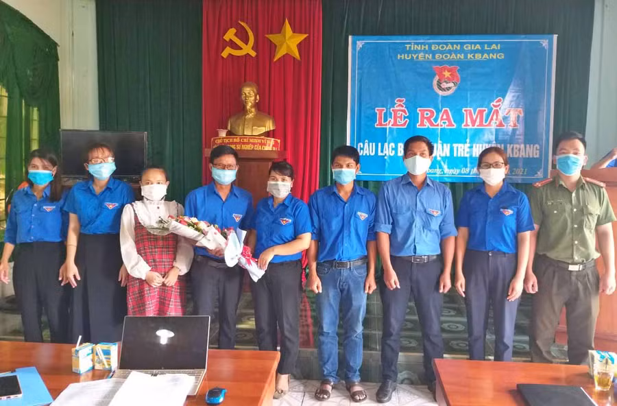 Ra mắt Câu lạc bộ Lý luận trẻ. Ảnh: Minh Ngân