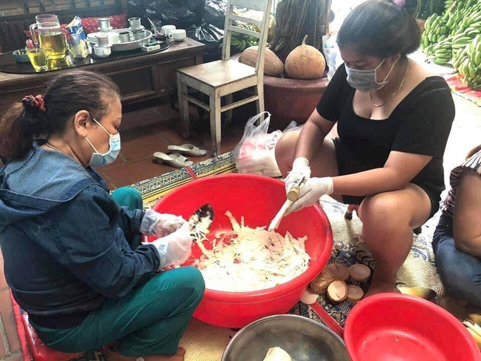 Siu Black đang làm măng