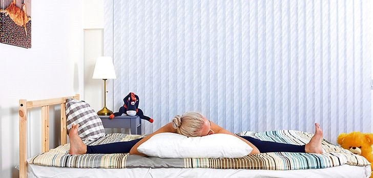 Duỗi thẳng lưng và hít vào càng sâu càng tốt. Ảnh: Bright Side