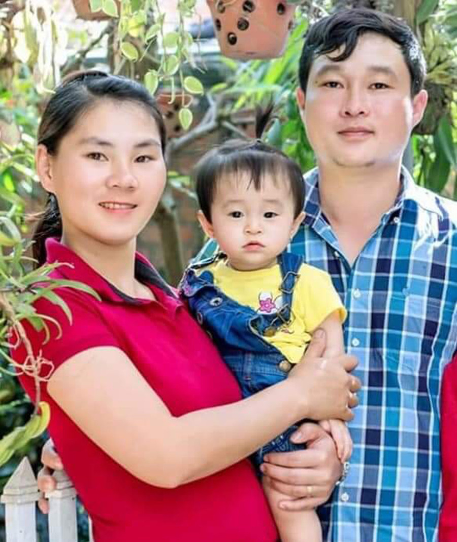 Vợ chồng anh Phạm Phú Thiện và chị Bùi Thị Chi (thôn 2, xã Hà Tam) tích cực hiến máu cứu người. Ảnh: Mộc Trà