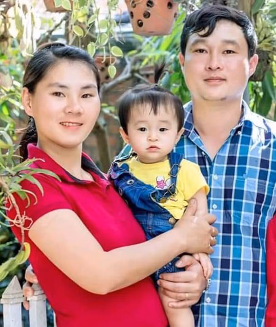 Vợ chồng anh Phạm Phú Thiện và chị Bùi Thị Chi (thôn 2, xã Hà Tam) tích cực hiến máu cứu người. Ảnh: Mộc Trà