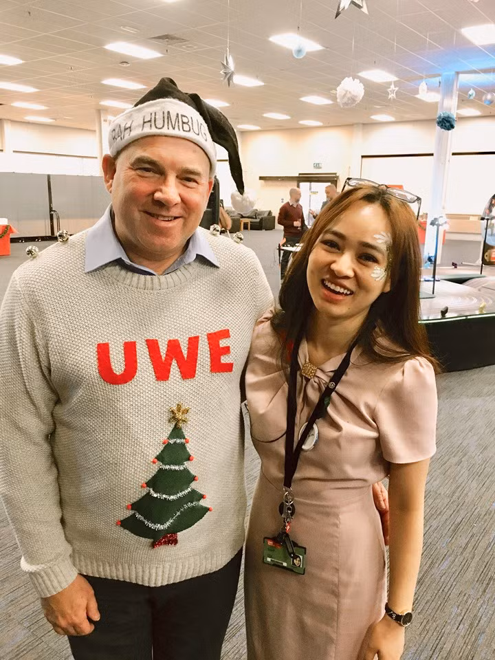 Giang và Hiệu trưởng ĐH Tây Nam - Ảnh: NVCC Giang và Hiệu trưởng ĐH Tây Nam - Ảnh: NVCC