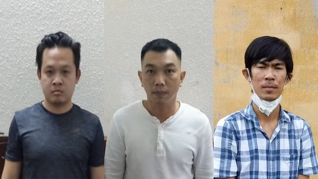 Công an TP.Cần Thơ triệt phá đường dây đánh bạc quy mô lớn qua mạng xã hội, tổng số tiền giao dịch lên đến 157 tỷ đồng. Trong ảnh, 3 đối tượng cầm đầu. Ảnh: CACC