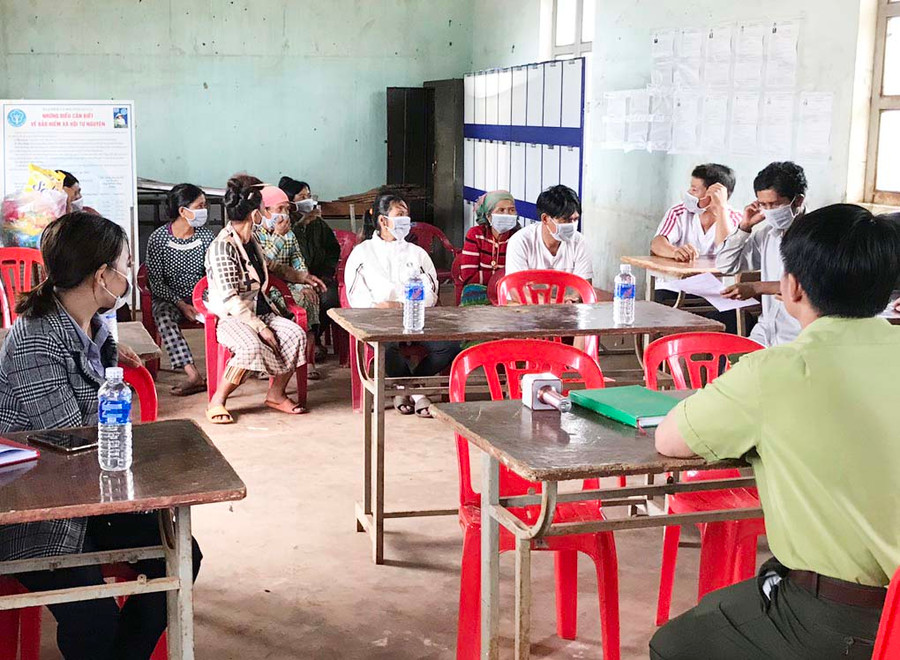 Hạt Kiểm lâm cùng với UBND các xã đã tổ chức nhiều đợt tuyên truyền, vận động nhưng vẫn không thu hút được người dân tham gia đăng ký trồng rừng. Ảnh: Quang Tấn