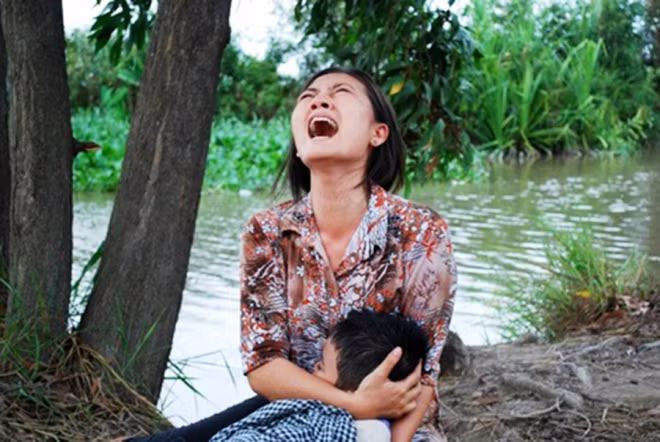 Ngọc Lan trong phim “Thuyền giấy”