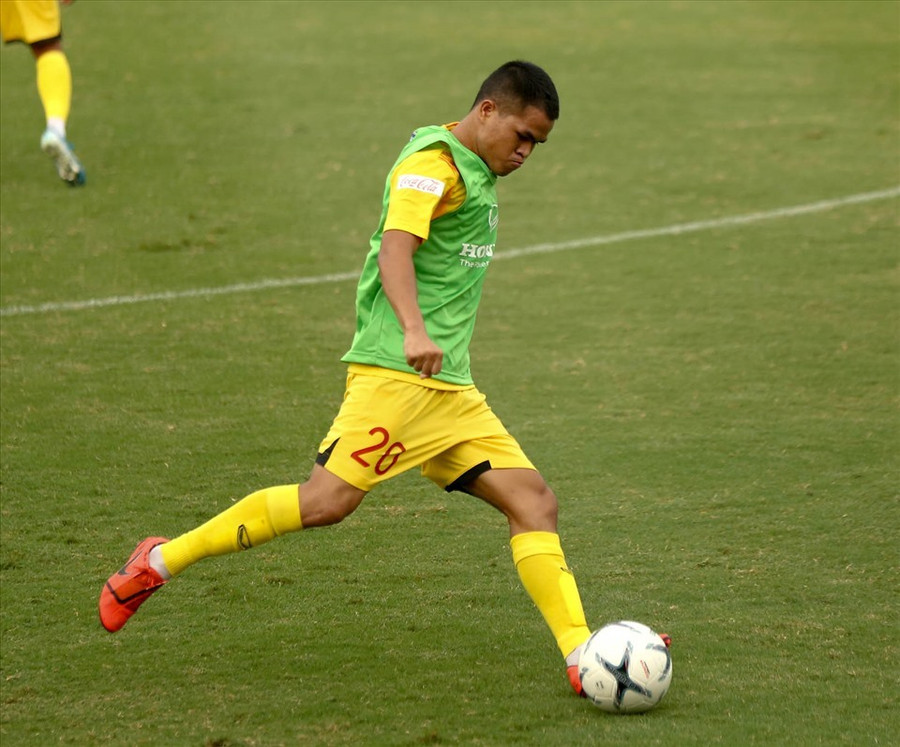 Dụng Quang Nho chia tay U22 Việt Nam. Ảnh: T.X