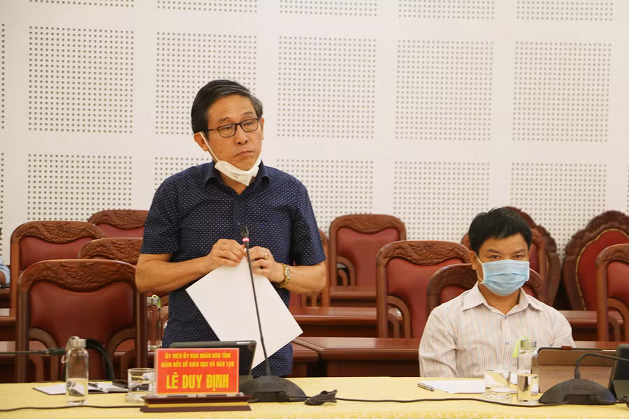 Giám đốc Sở Giáo dục và Đào tạo Lê Duy Định phát biểu tại hội nghị. Ảnh: Quang Tấn