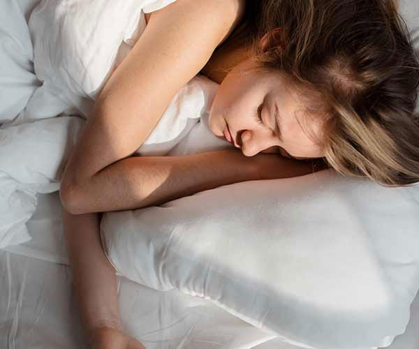 Chuối chứa Kali giúp giãn cơ - rất quan trọng đối với giai đoạn ngủ sâu. Ảnh: SHUTTERSTOCK