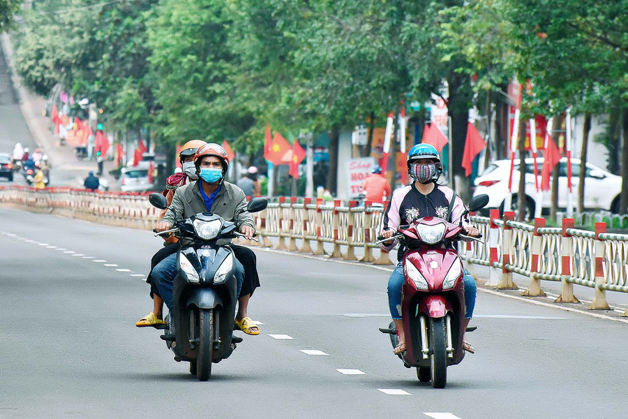 Tuyến đường Hùng Vương thưa thớt người qua lại. Tuyến đường Hùng Vương thưa thớt người qua lại.