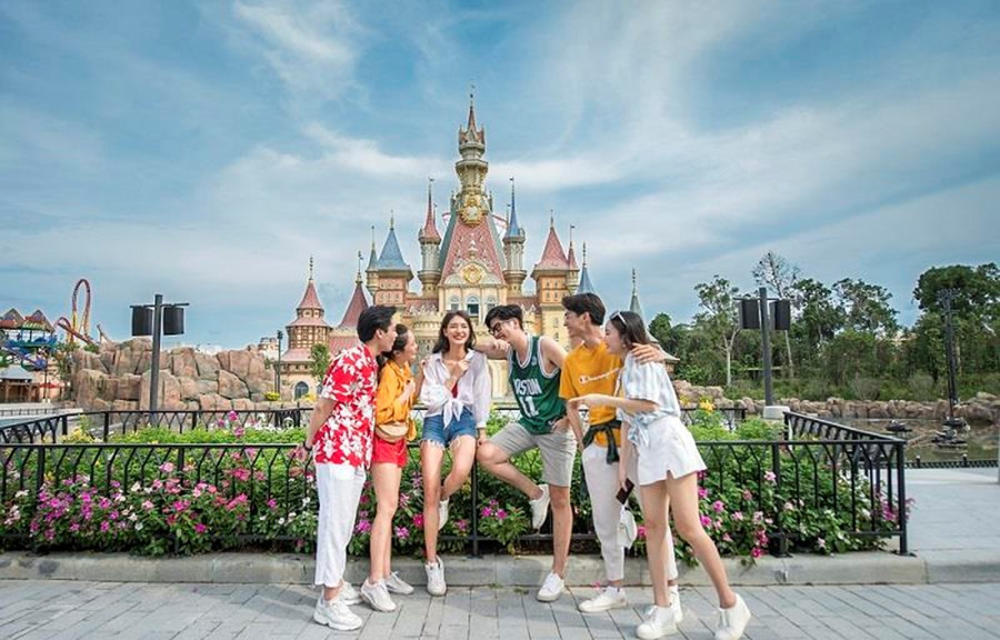 Giới trẻ trải nghiệm Phú Quốc. Ảnh: CTV/Vietnam+ Giới trẻ trải nghiệm Phú Quốc. Ảnh: CTV/Vietnam+