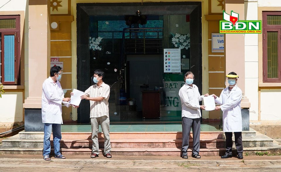 Các bệnh nhân khỏi bệnh liên tiếp xuất viện