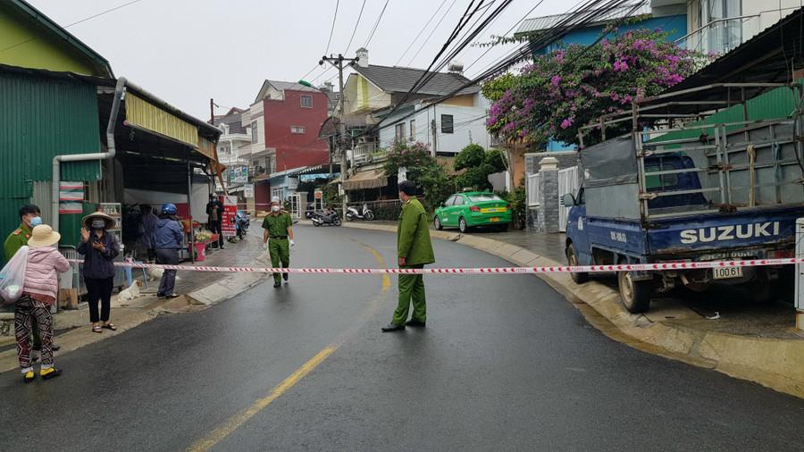 Một vị trí phong tỏa trên đường Nguyễn Trung Trực. Ảnh: Gia Bình