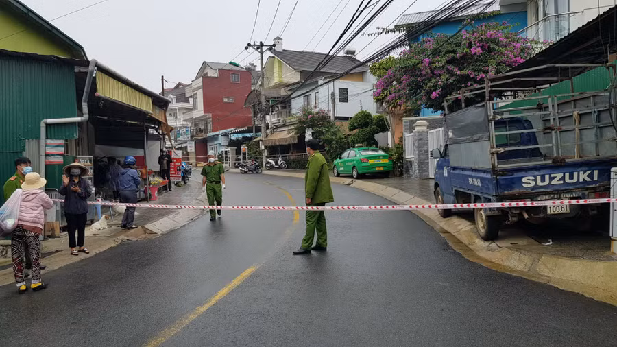 Một vị trí phong tỏa trên đường Nguyễn Trung Trực. Ảnh: Gia Bình